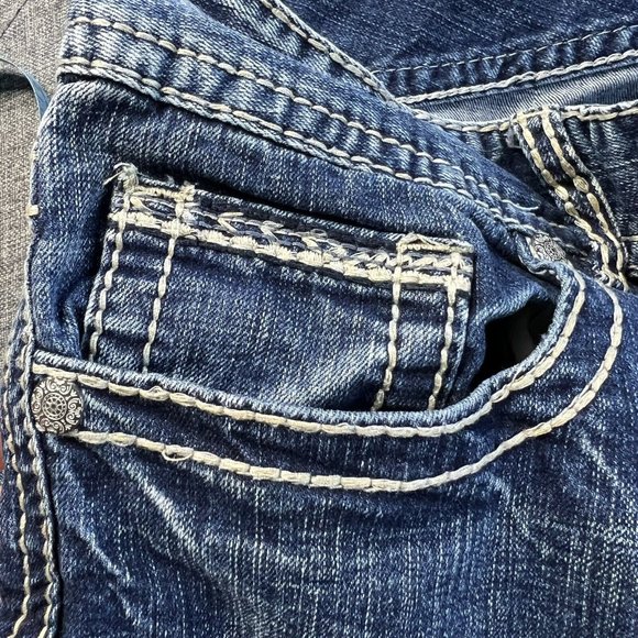 Maurice's Jeans Size 18 Thick Stitch Embroidered Wide Leg Boot Cut Distressed - Picture 9 of 9